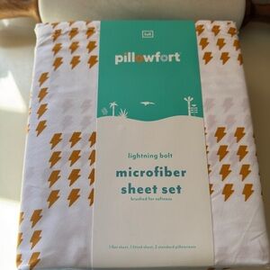 Pillowfort Lightning Bolt Microfiber Sheet Set - White and Gold